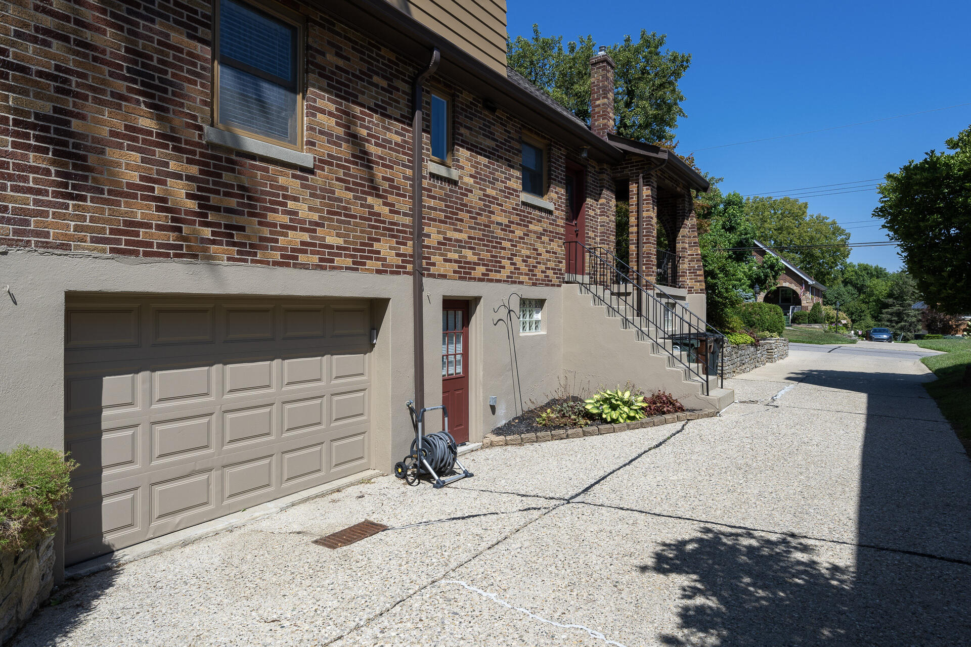 34 W Crittenden Avenue