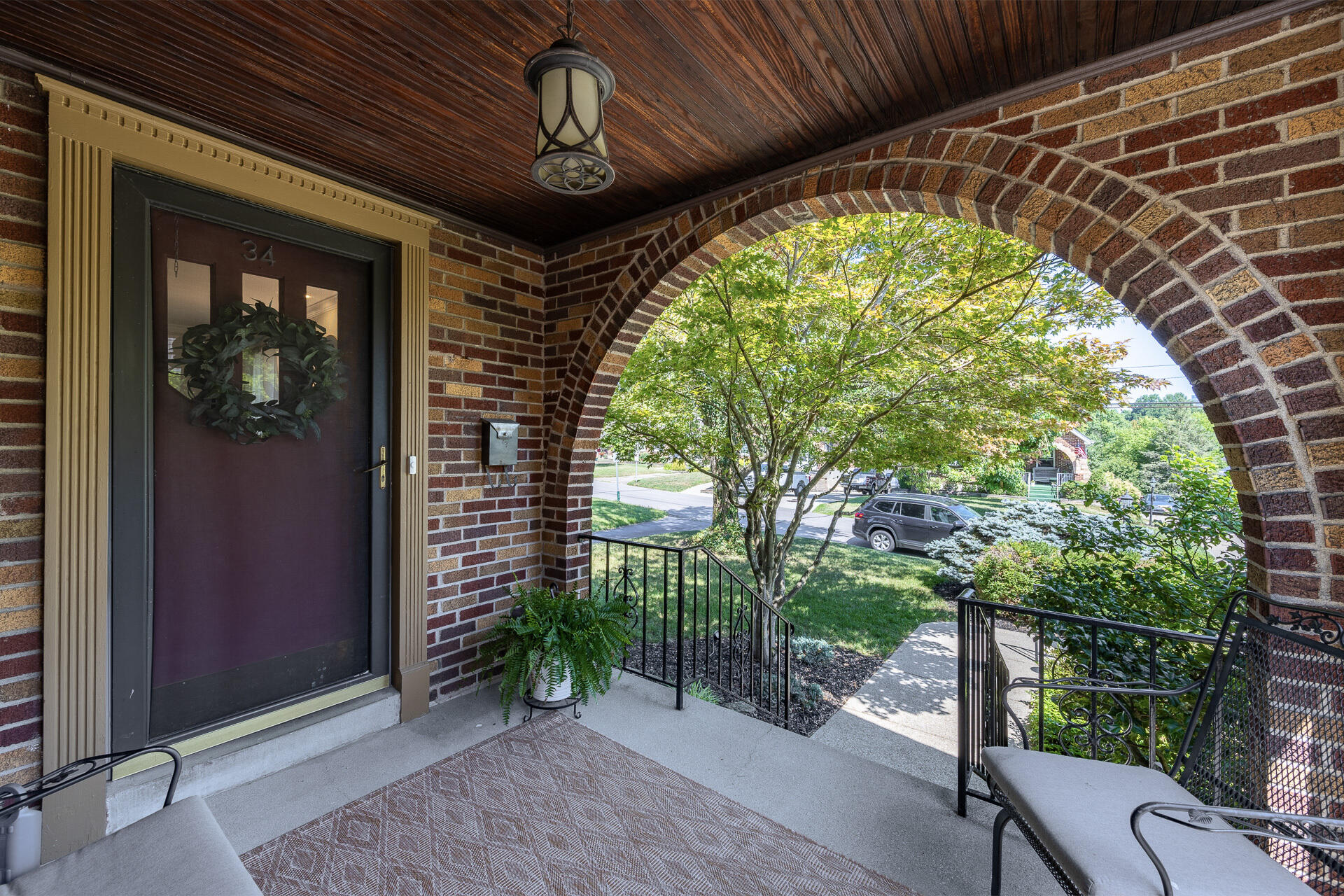 34 W Crittenden Avenue