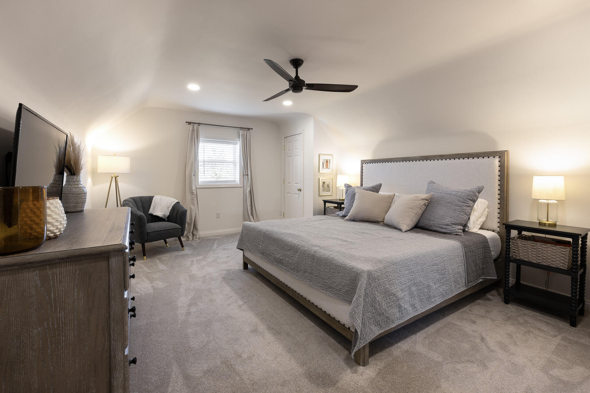 34 W Crittenden Avenue