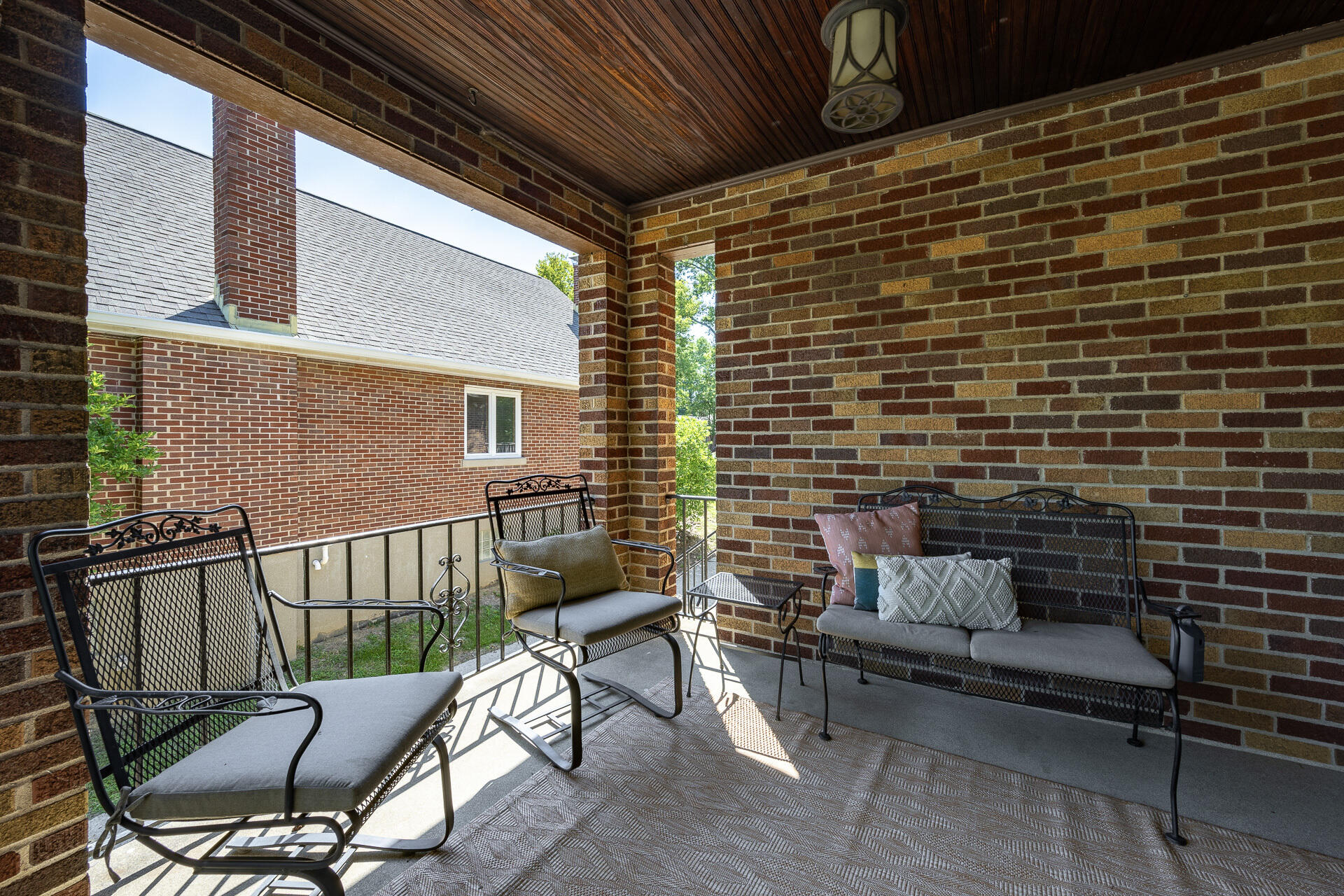 34 W Crittenden Avenue