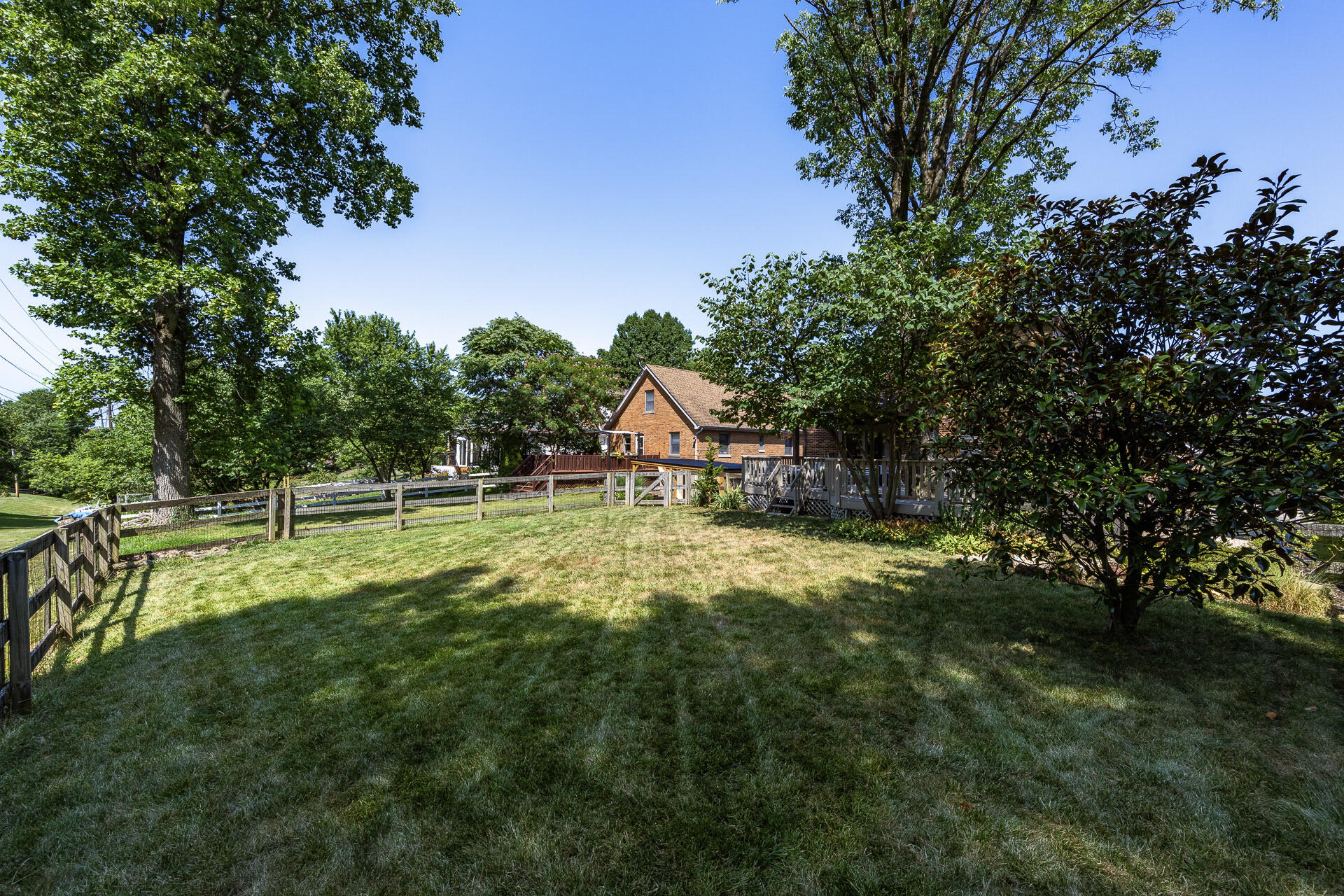 34 W Crittenden Avenue