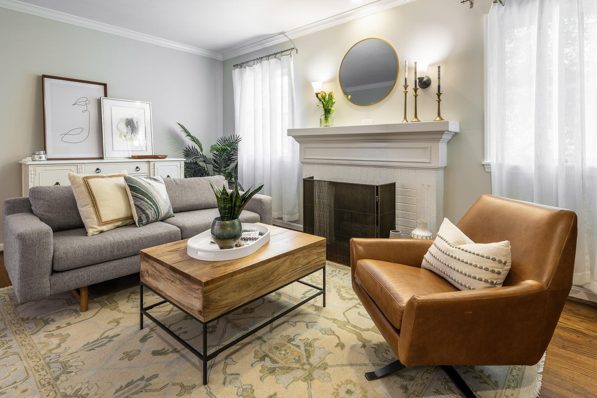 34 W Crittenden Avenue