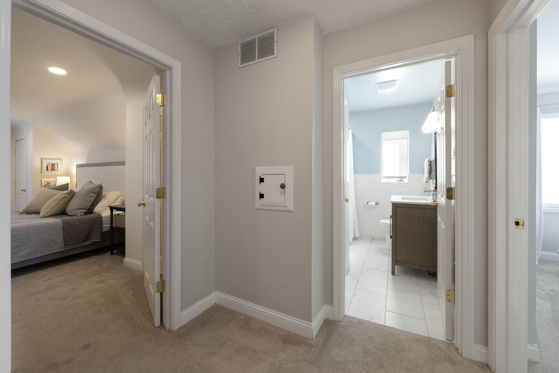 34 W Crittenden Avenue