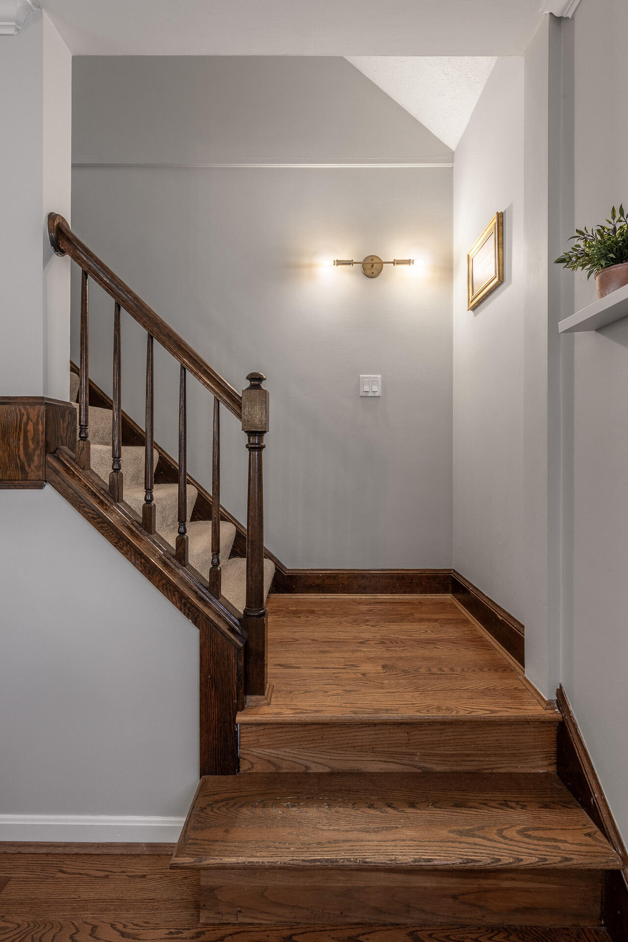 34 W Crittenden Avenue