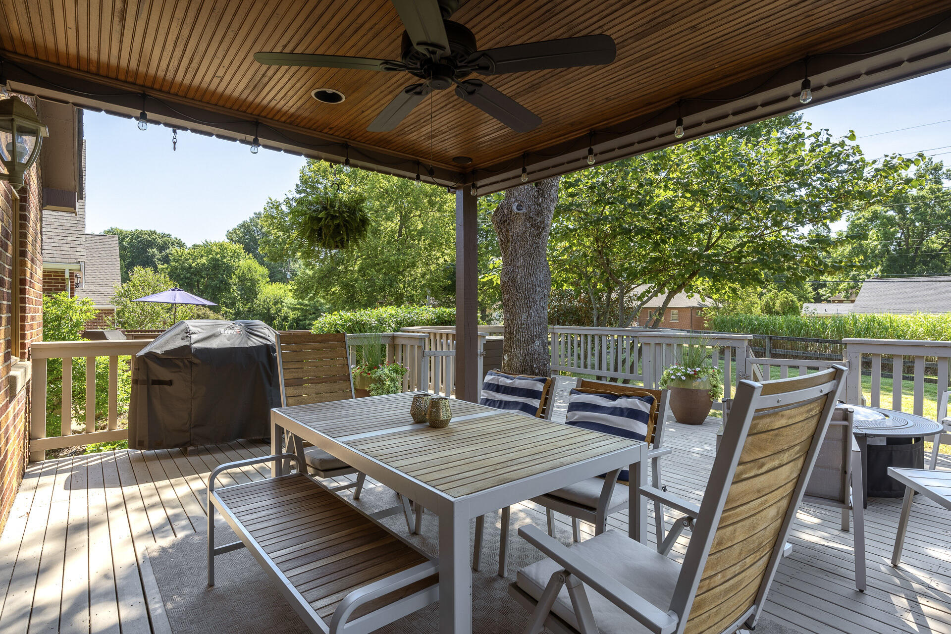 34 W Crittenden Avenue