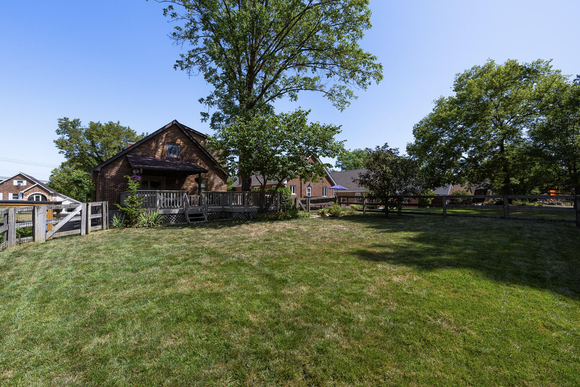 34 W Crittenden Avenue
