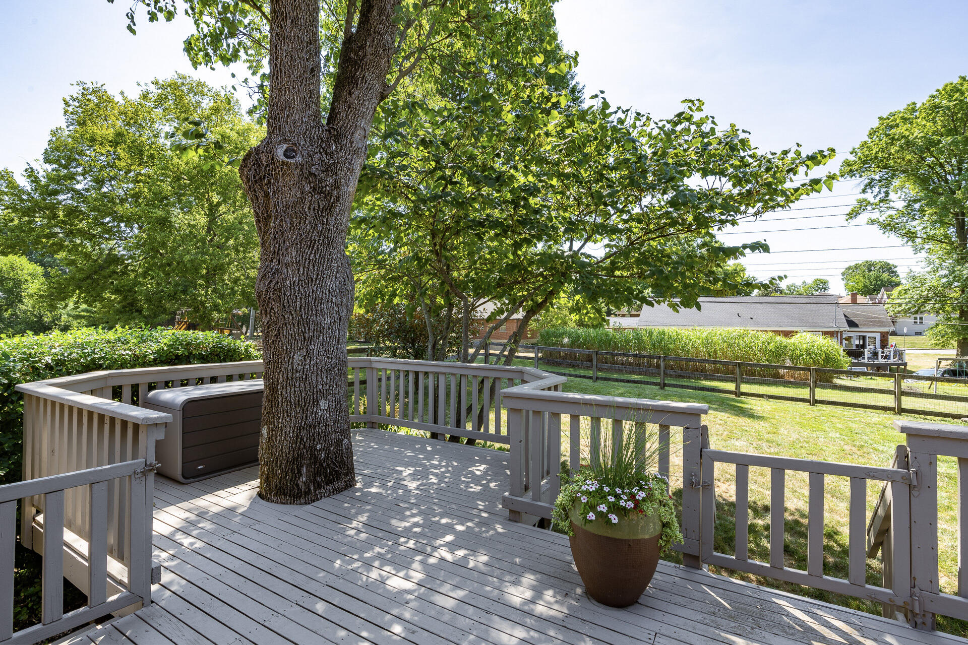34 W Crittenden Avenue