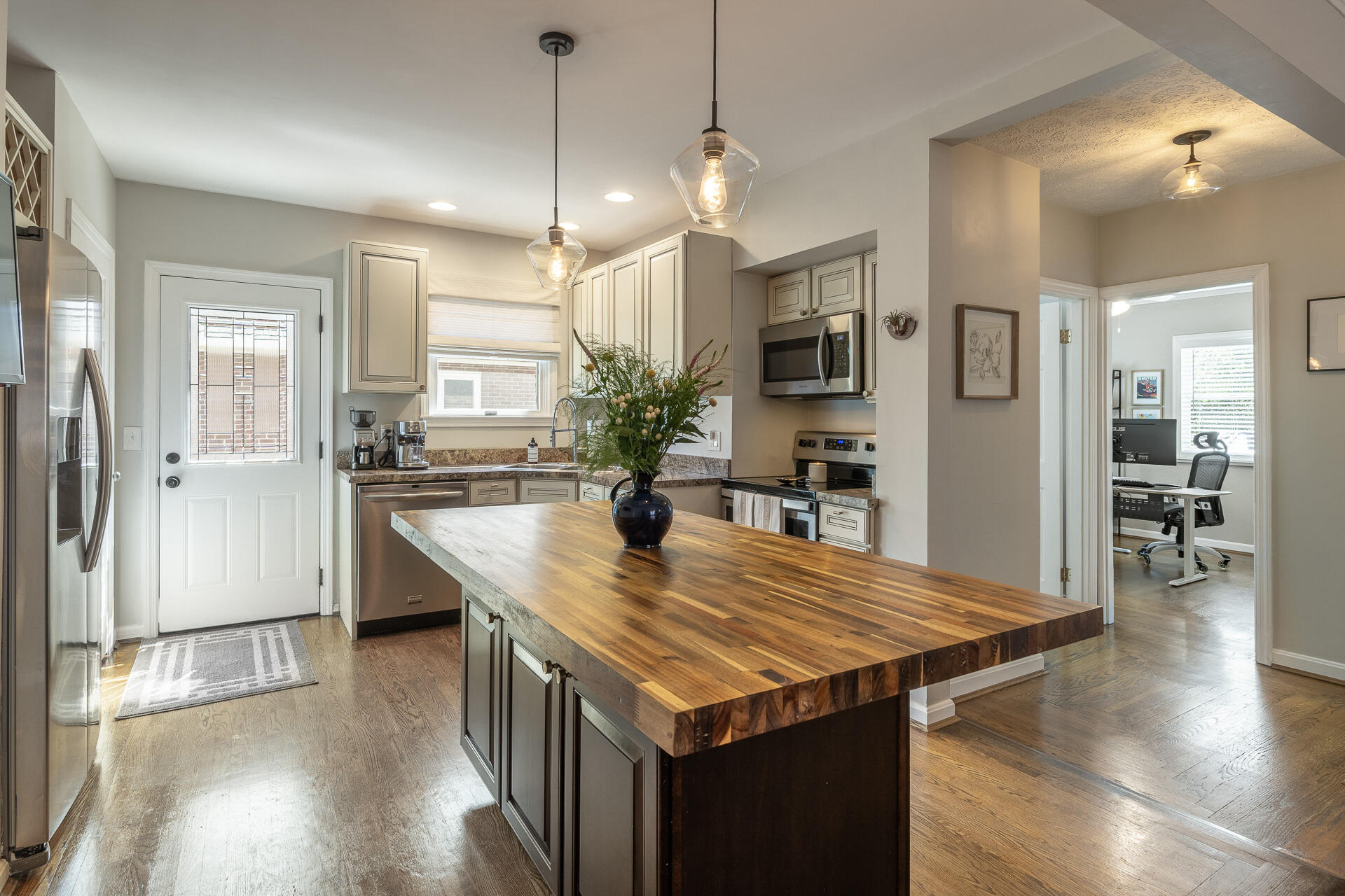 34 W Crittenden Avenue