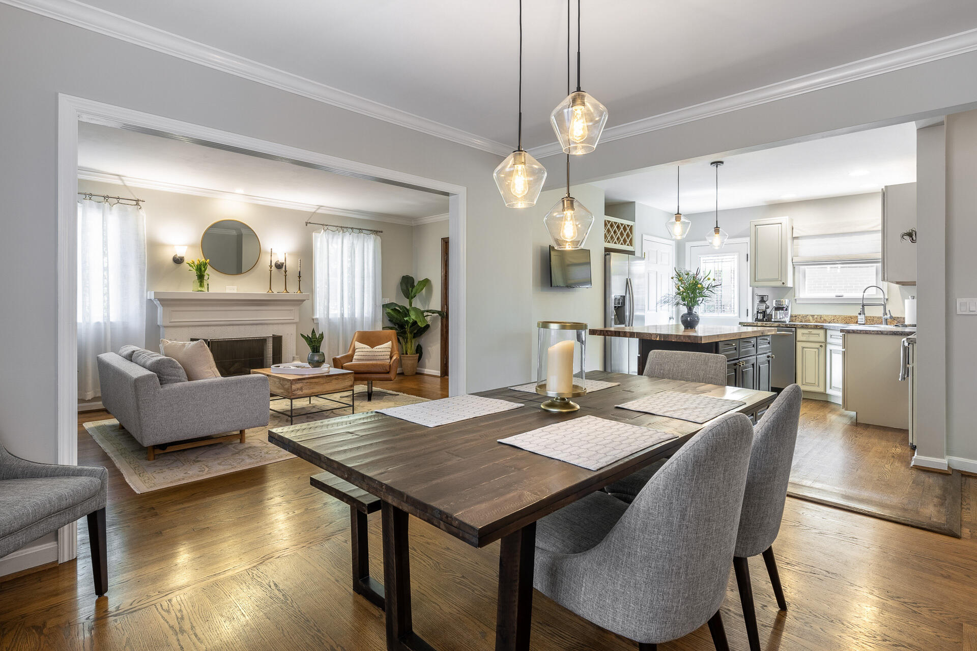 34 W Crittenden Avenue