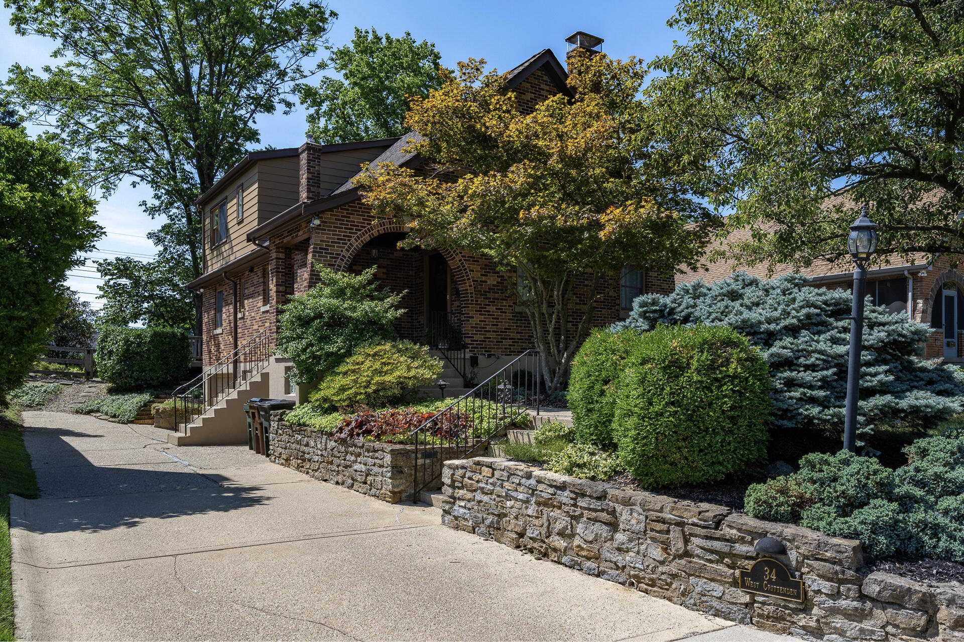 34 W Crittenden Avenue