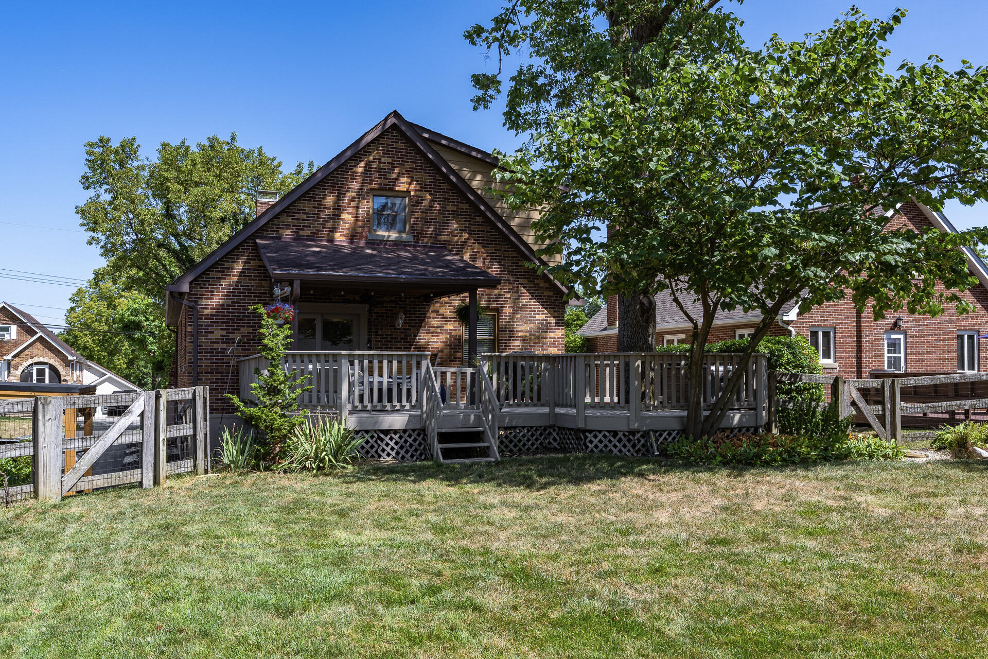 34 W Crittenden Avenue