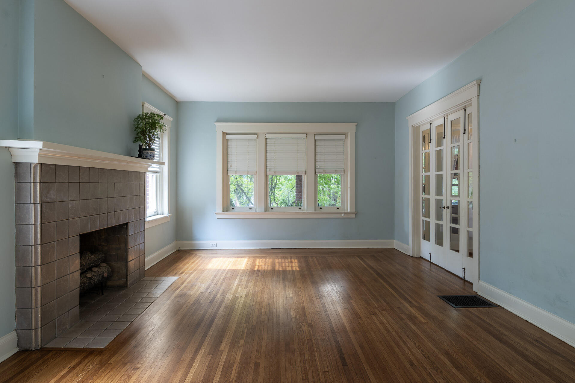 106 Sterrett Avenue