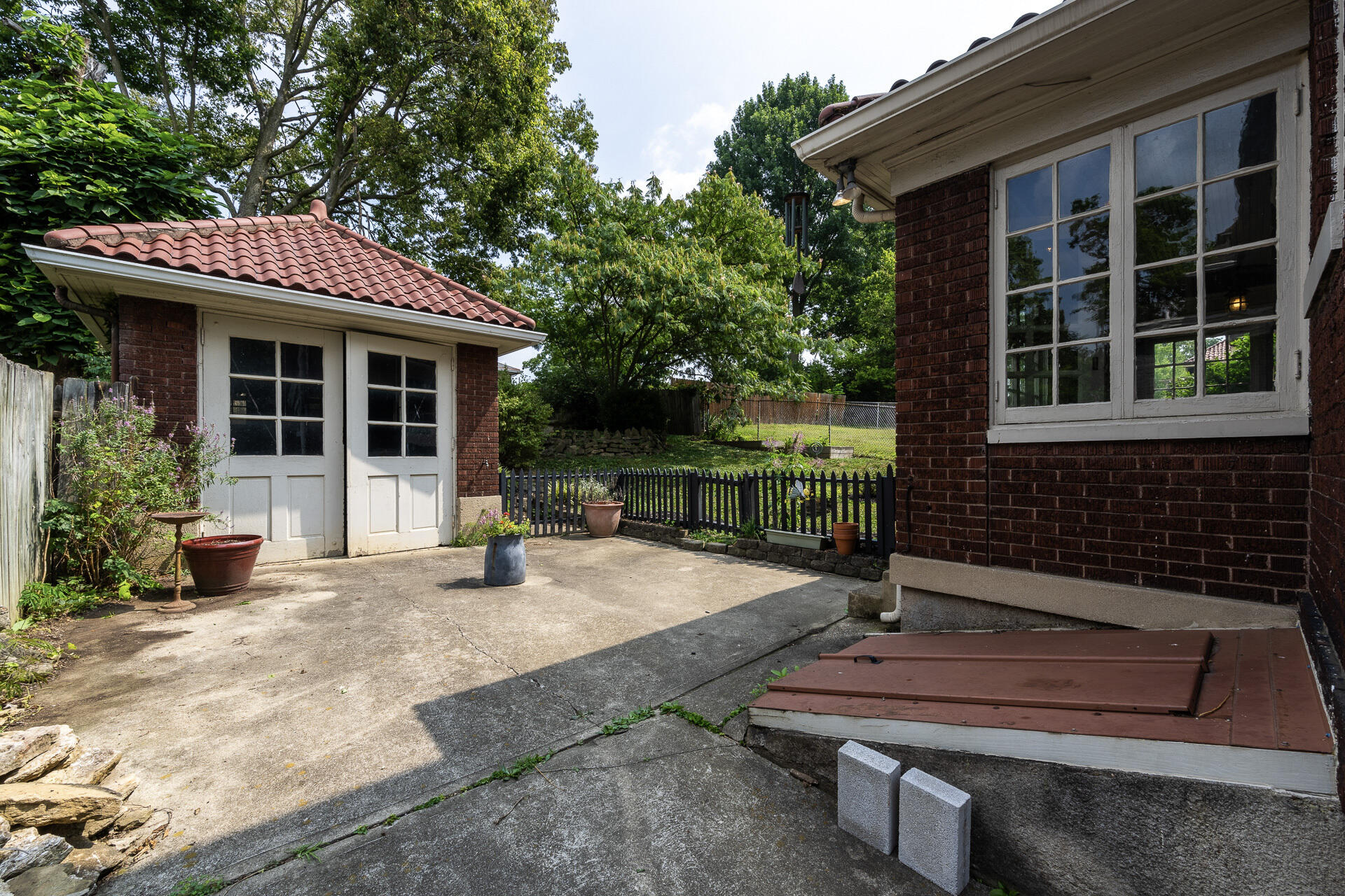 106 Sterrett Avenue