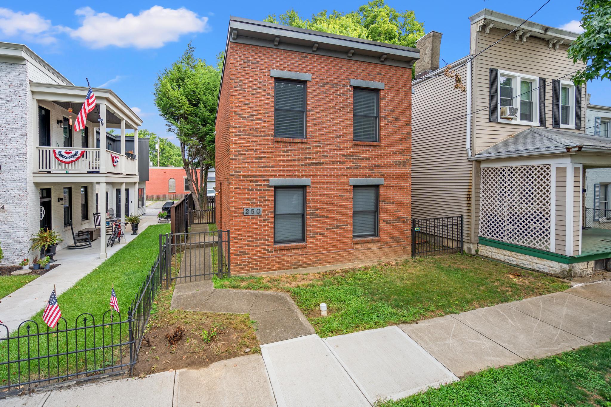 250 W 8th Street