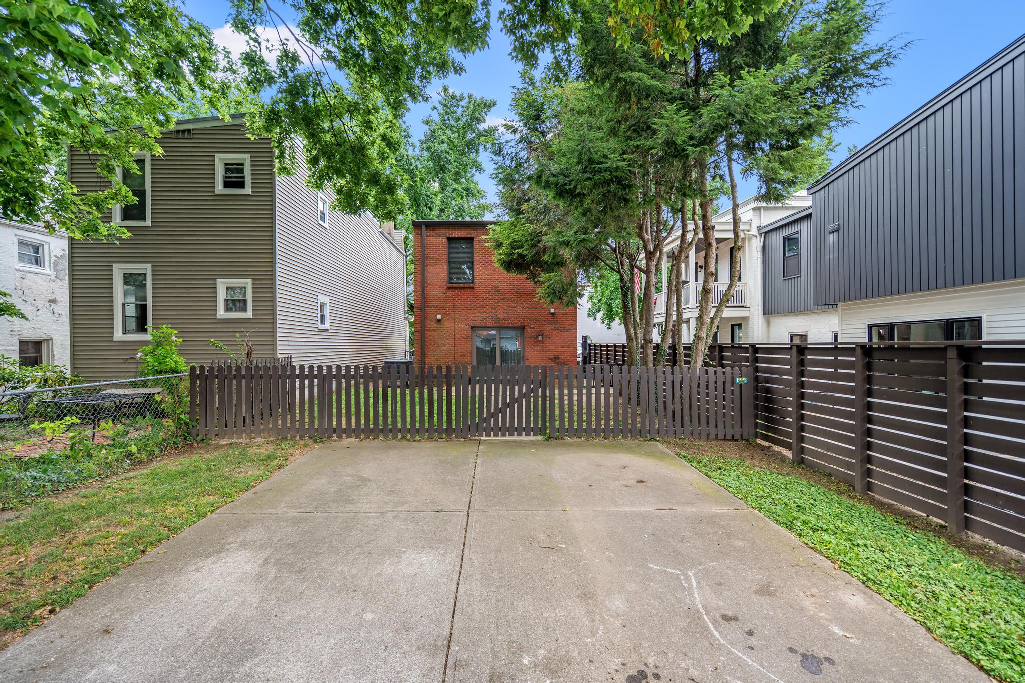 250 W 8th Street