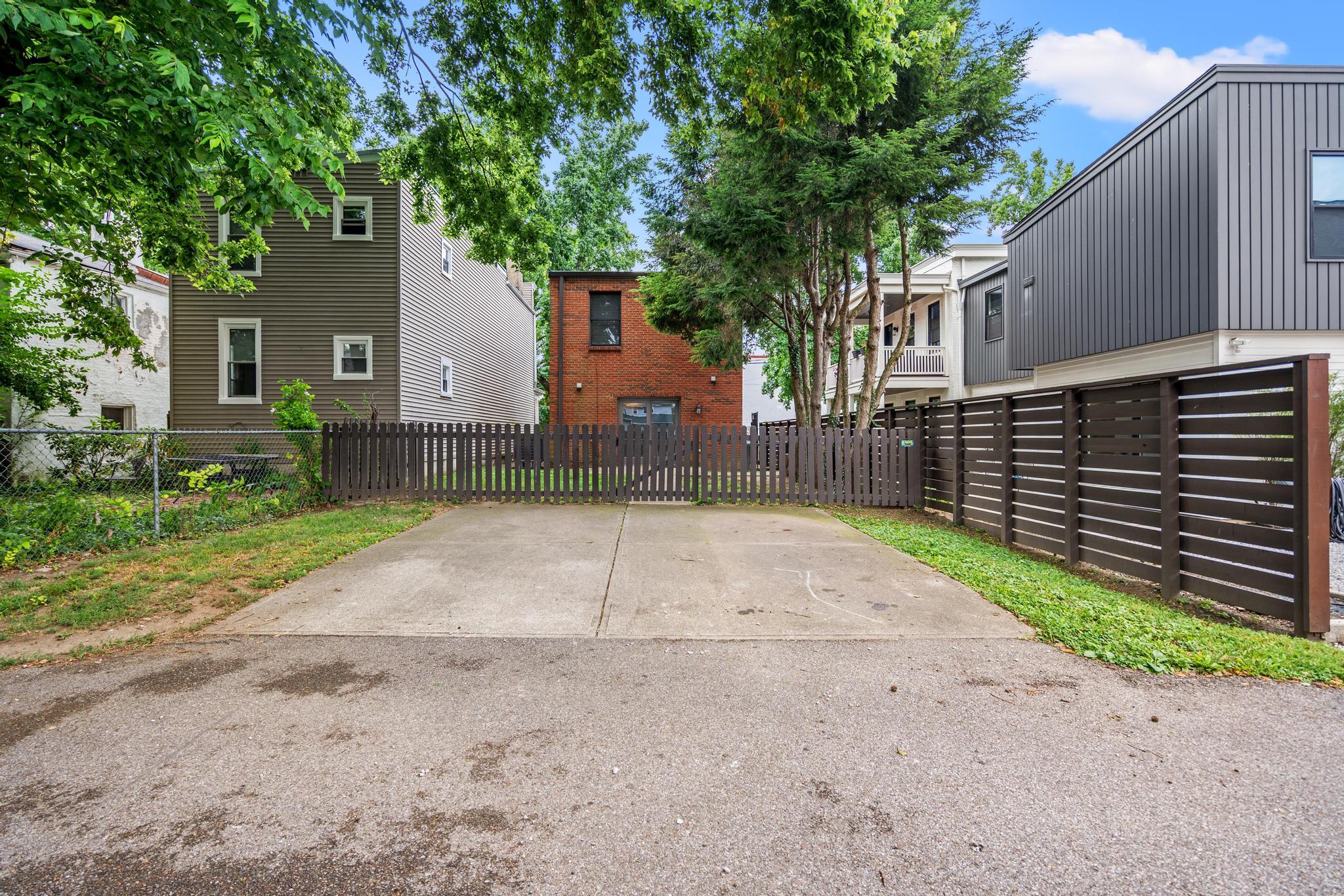 250 W 8th Street