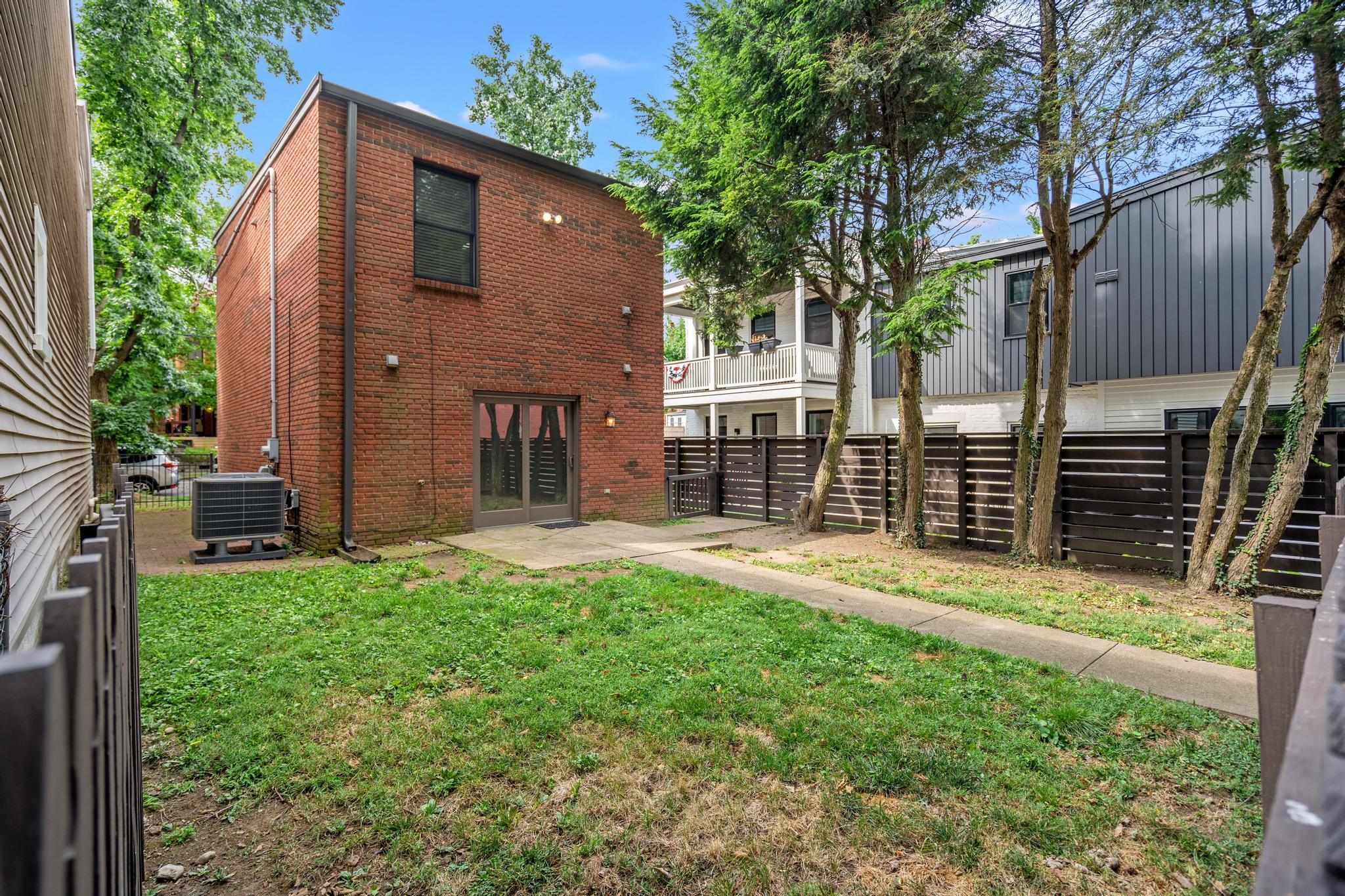 250 W 8th Street