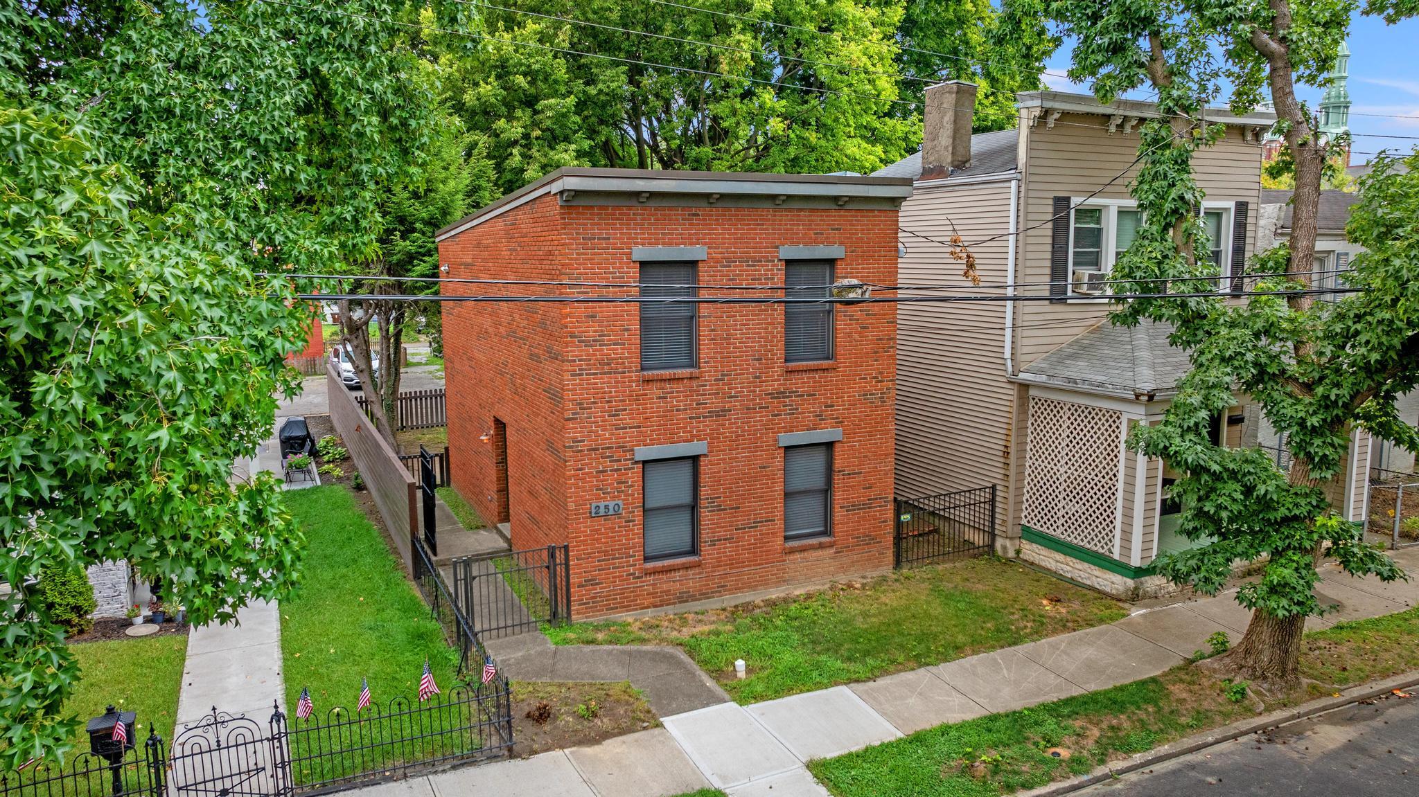 250 W 8th Street