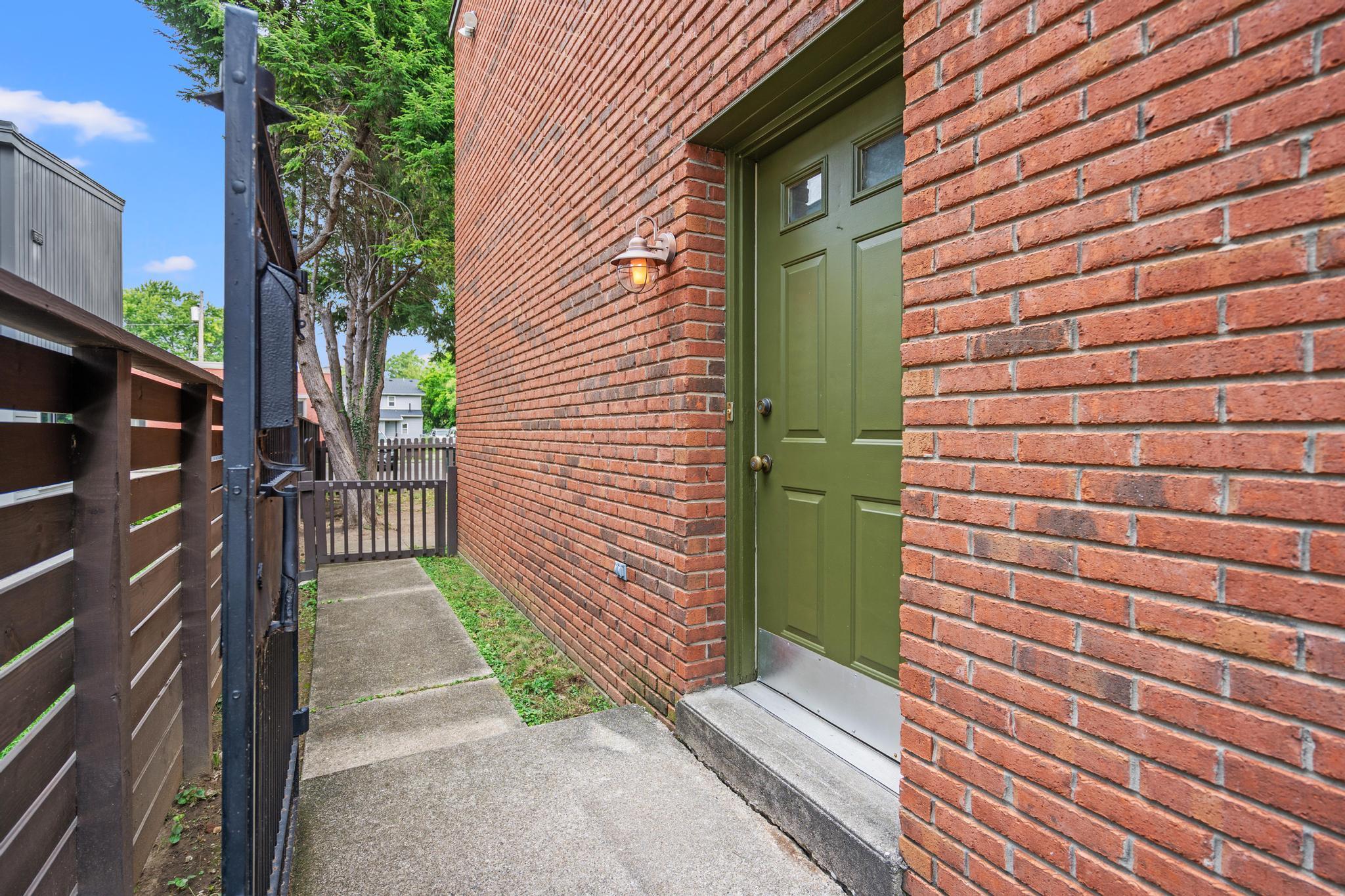 250 W 8th Street