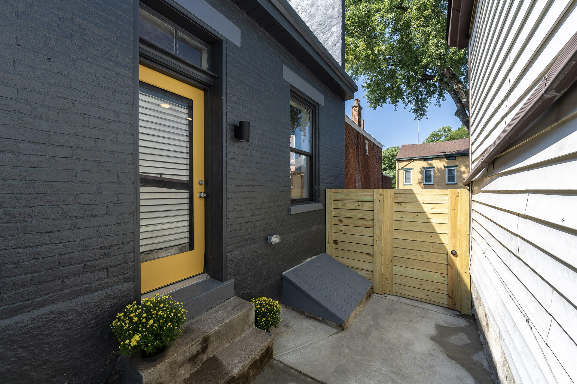 836 Perry Street