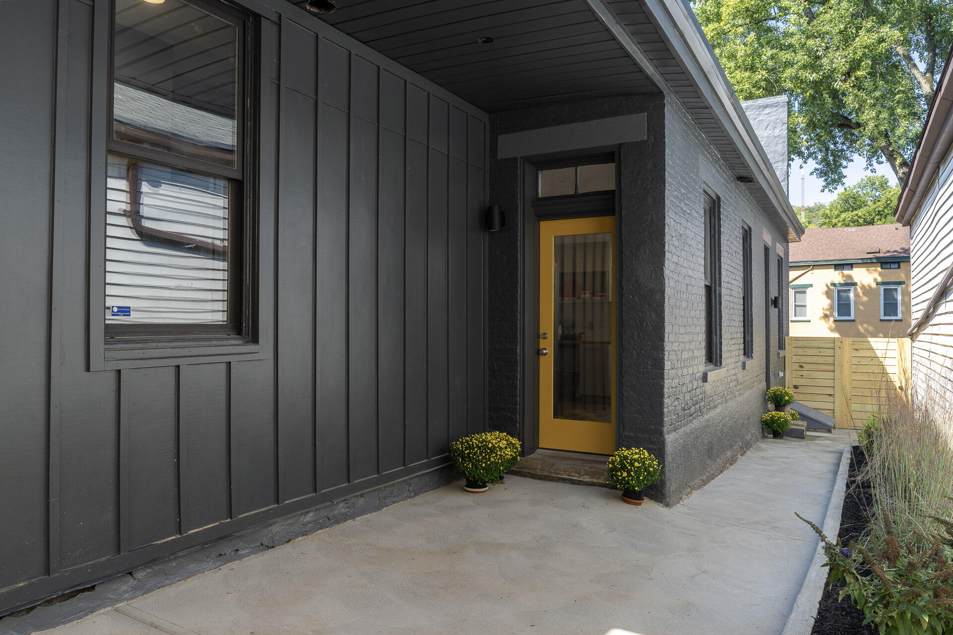 836 Perry Street