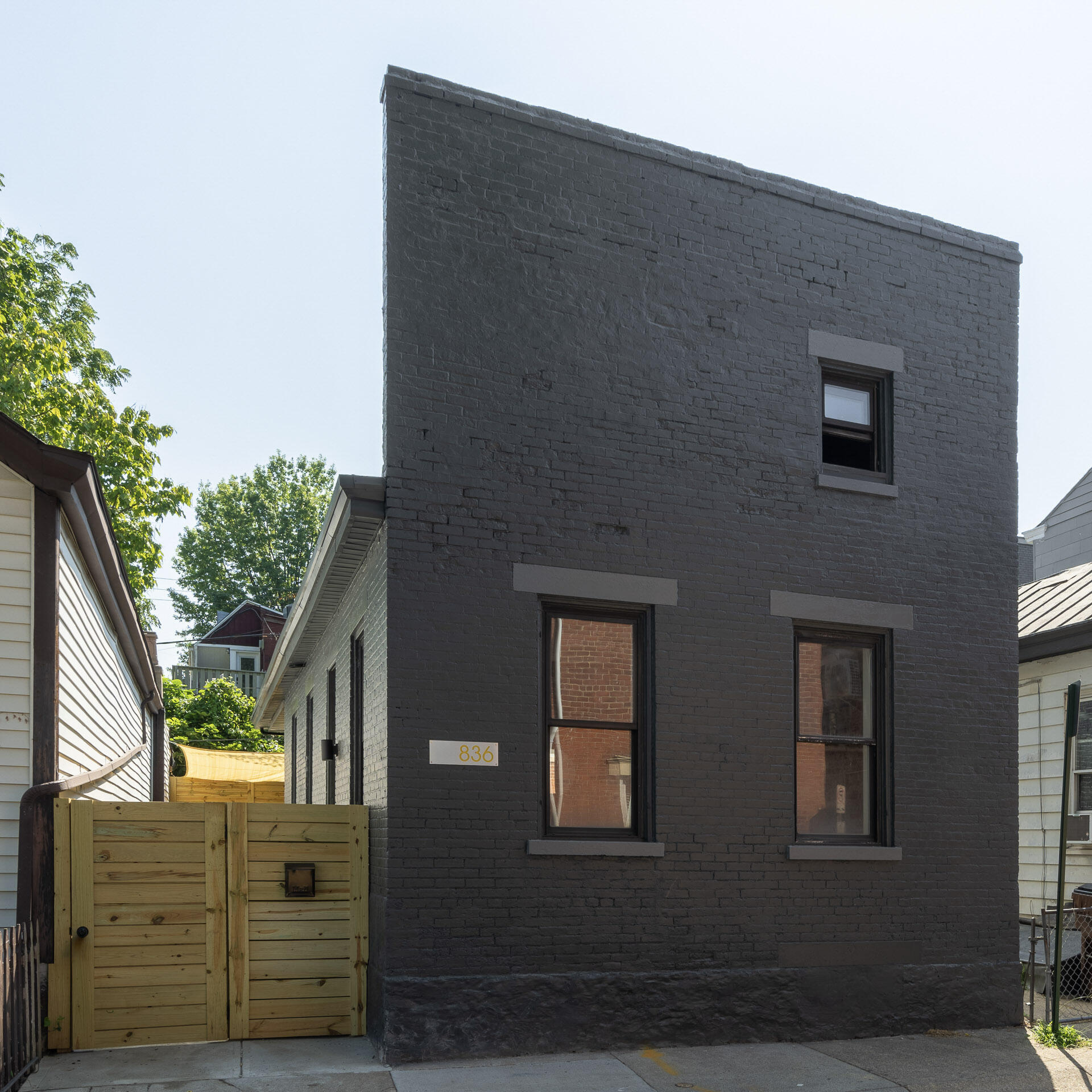 836 Perry Street