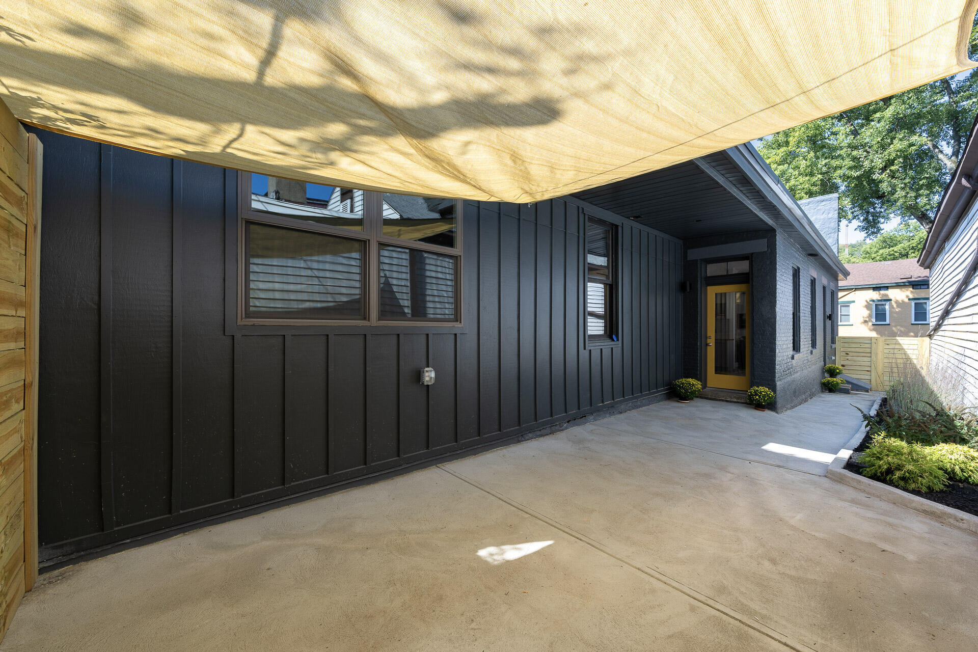 836 Perry Street