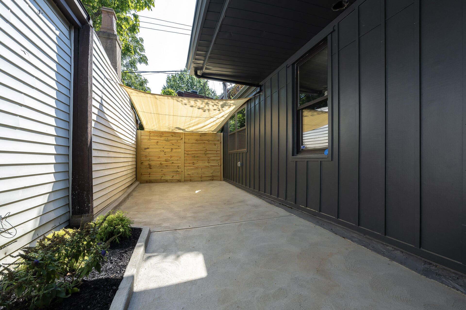 836 Perry Street