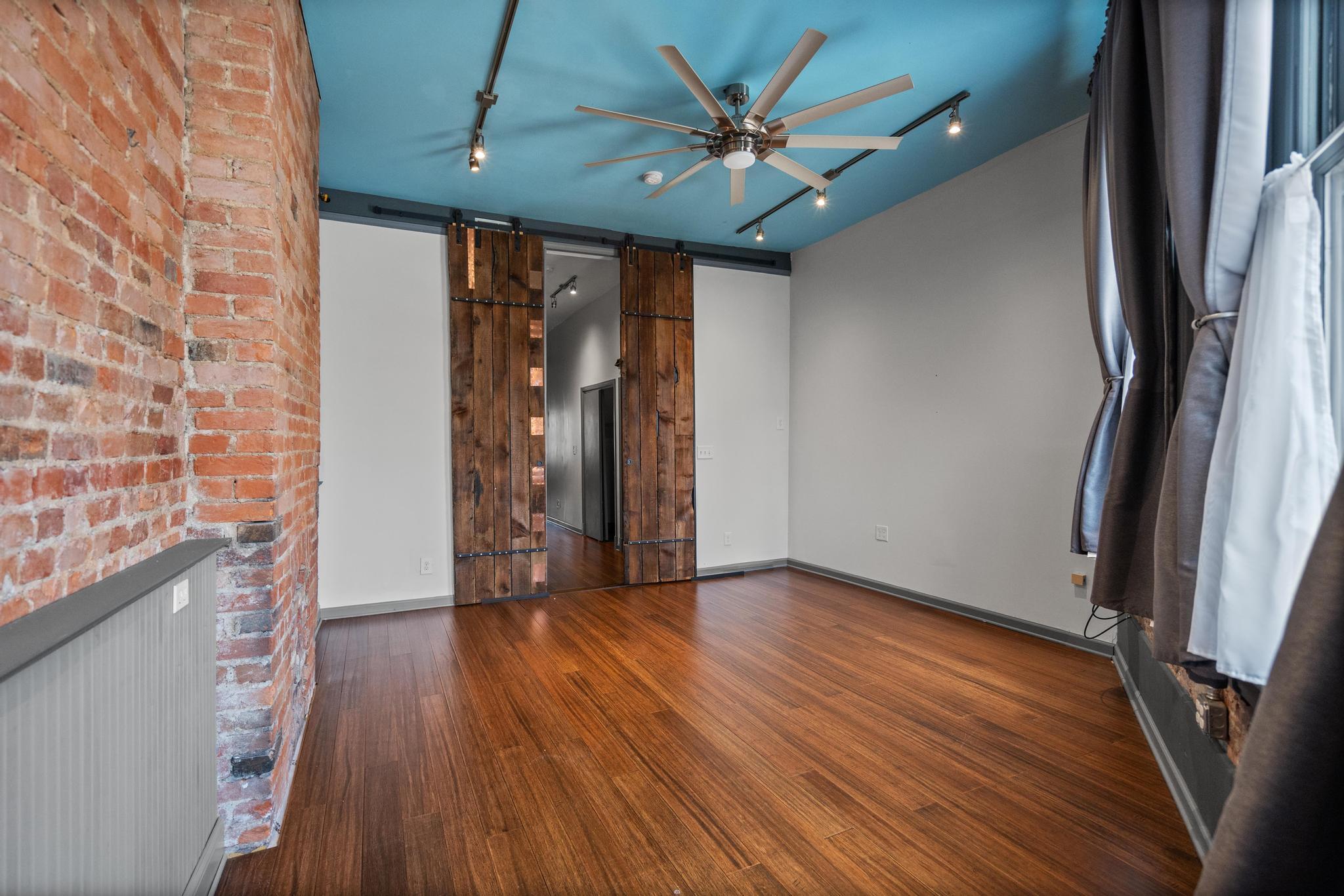 216-218 W Pike Street