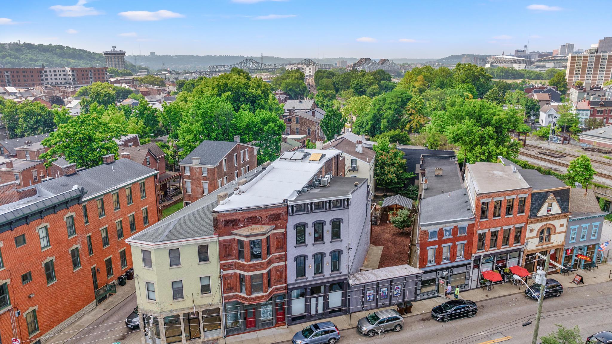 216-218 W Pike Street