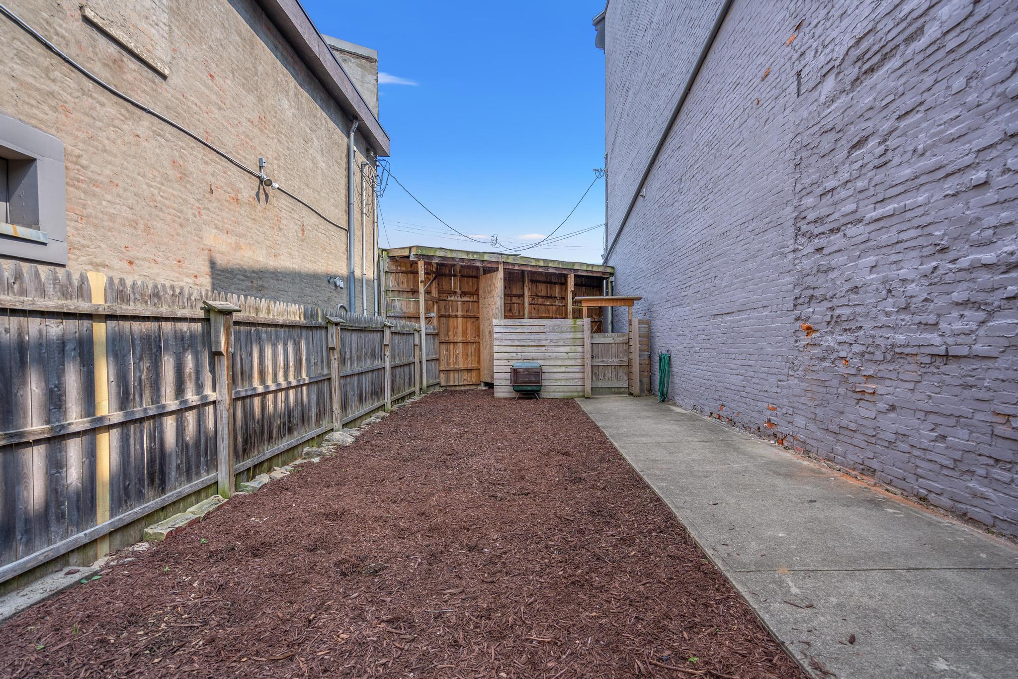 216-218 W Pike Street