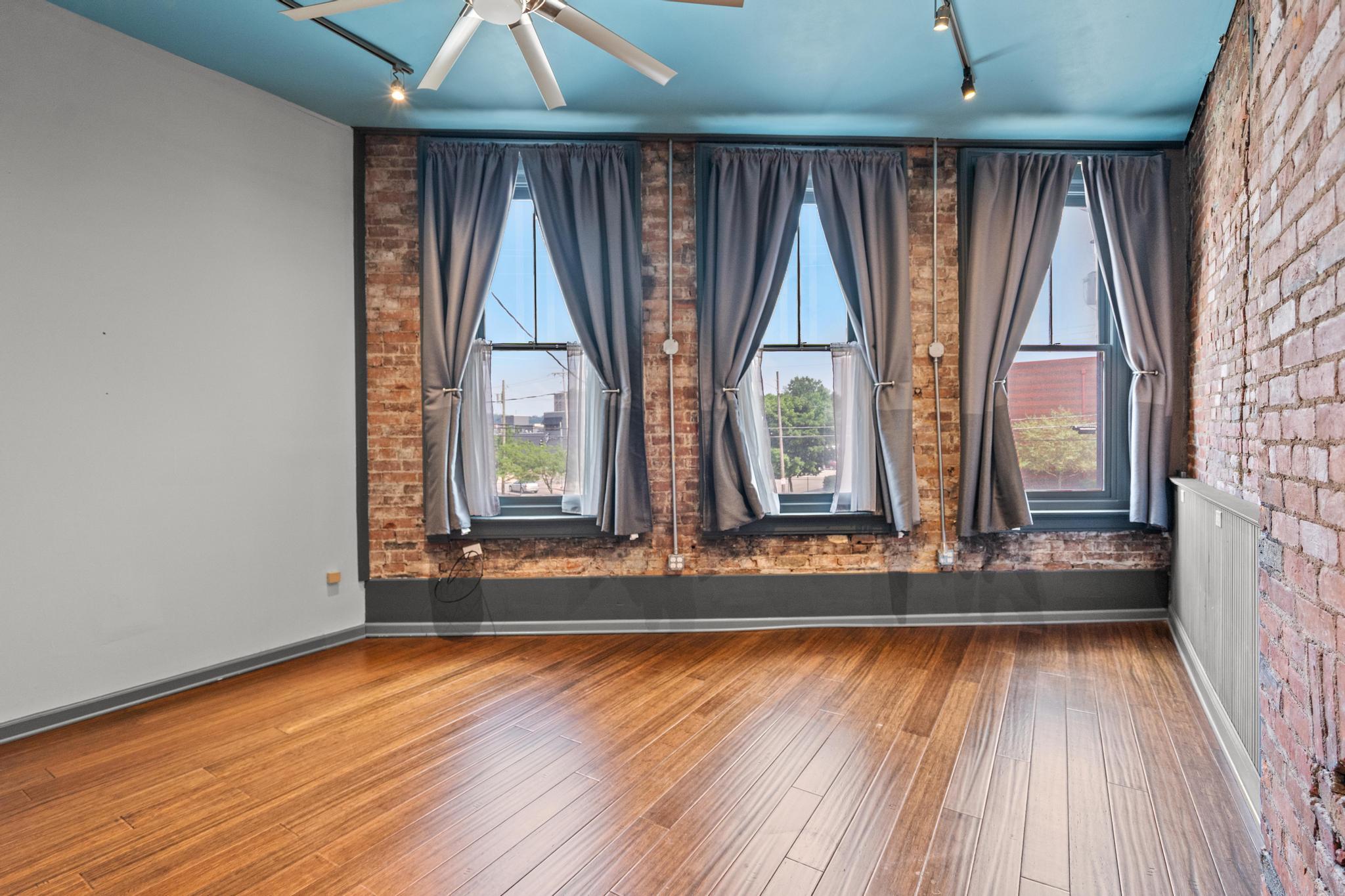 216-218 W Pike Street
