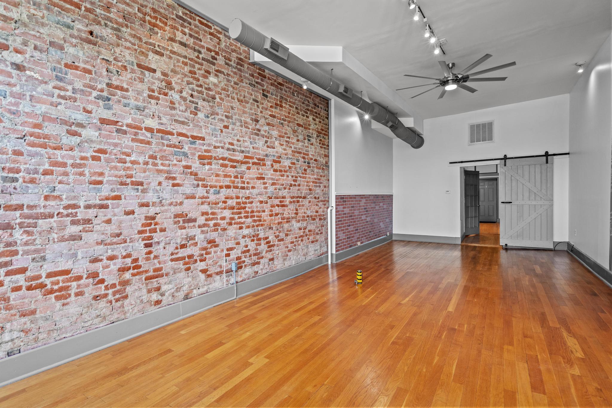 216-218 W Pike Street