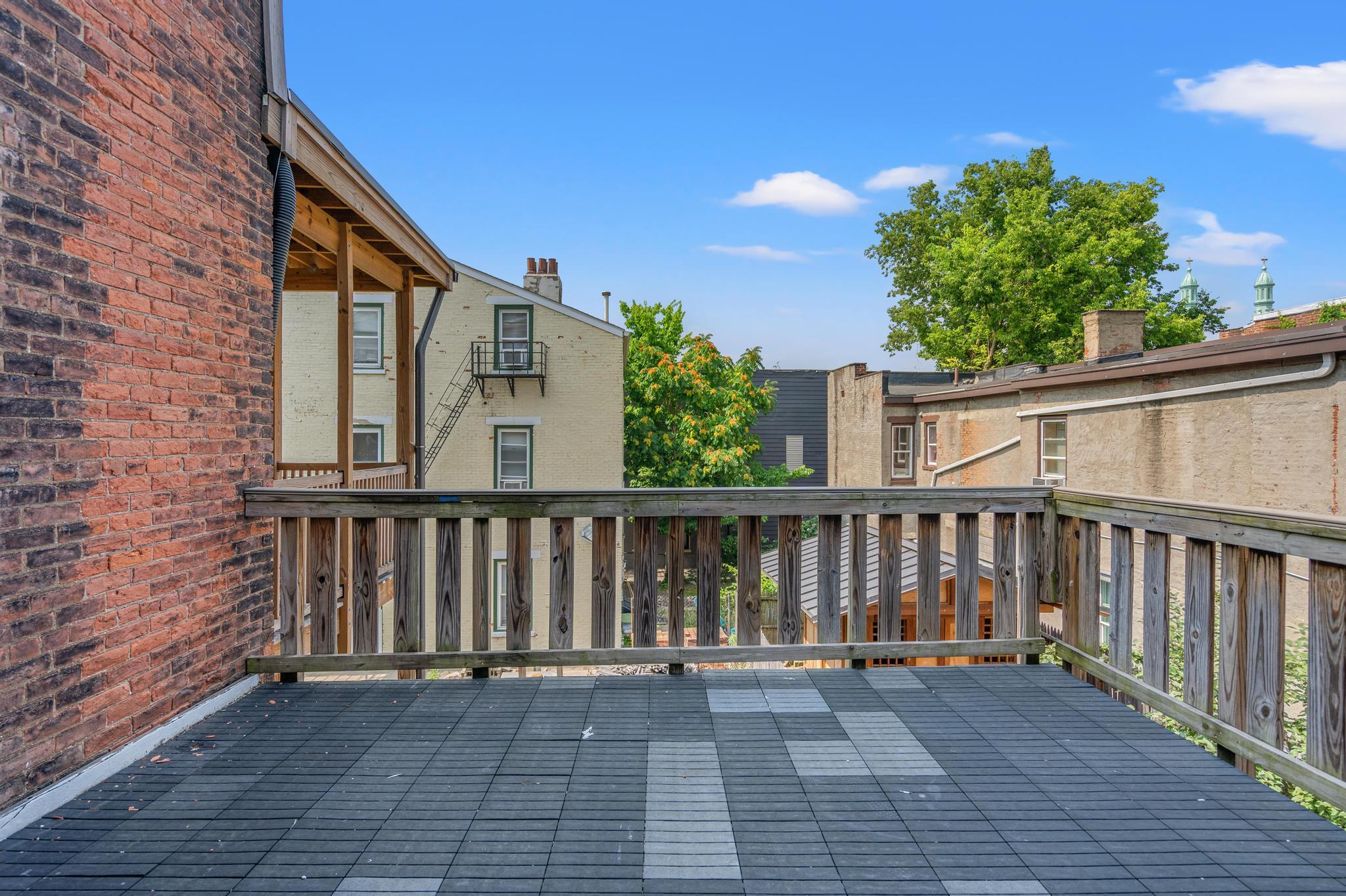 216-218 W Pike Street
