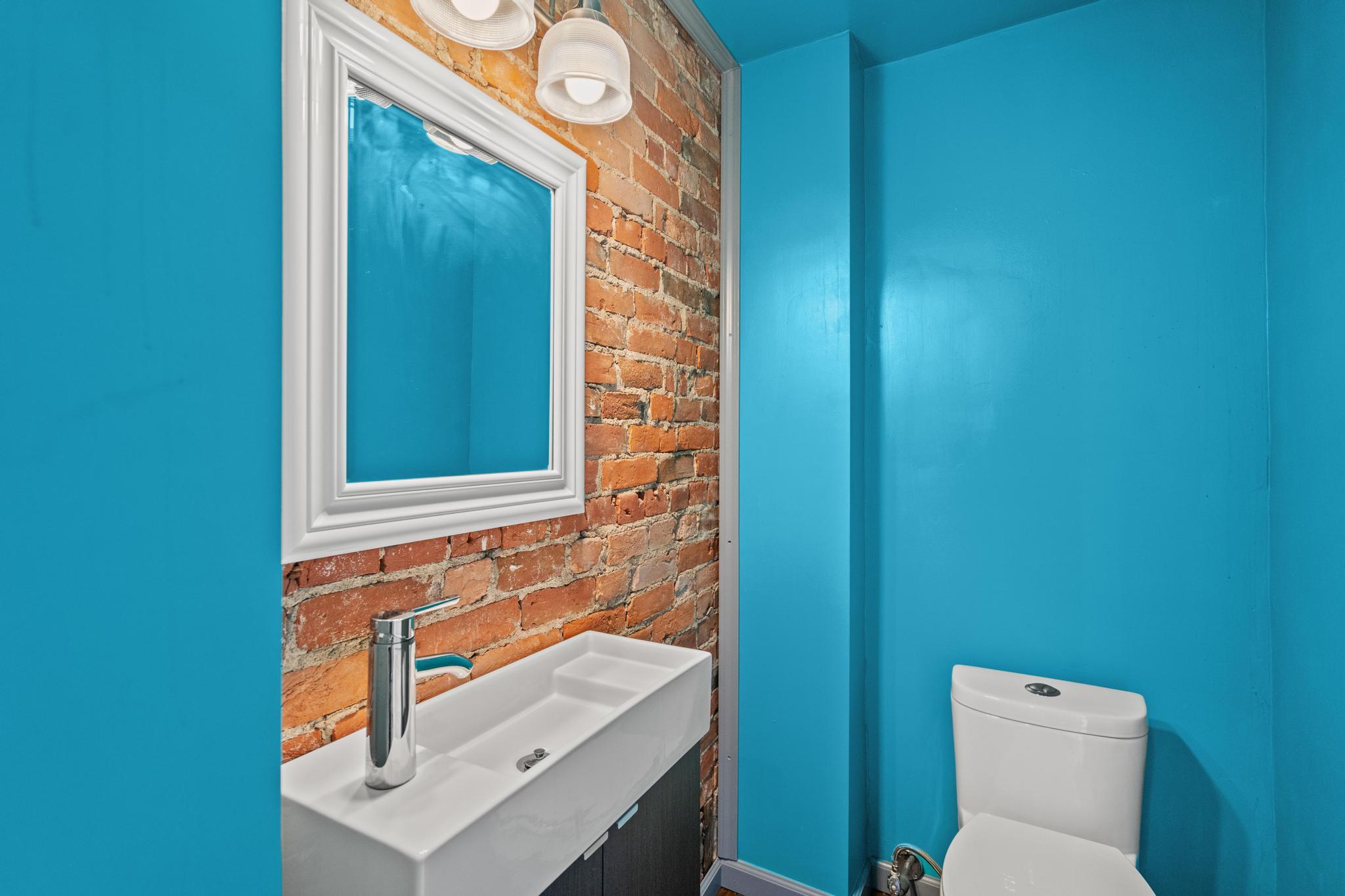 216-218 W Pike Street