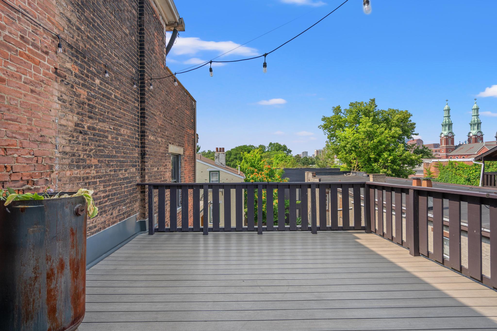 216-218 W Pike Street