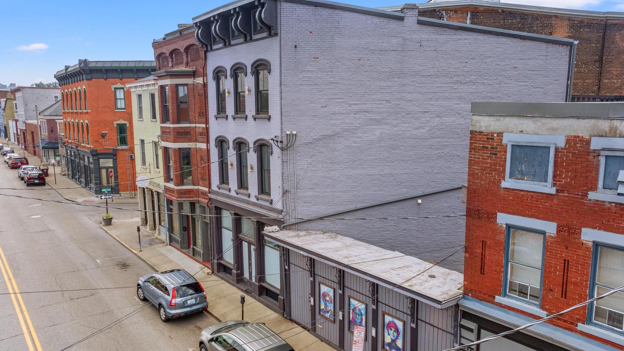 216-218 W Pike Street