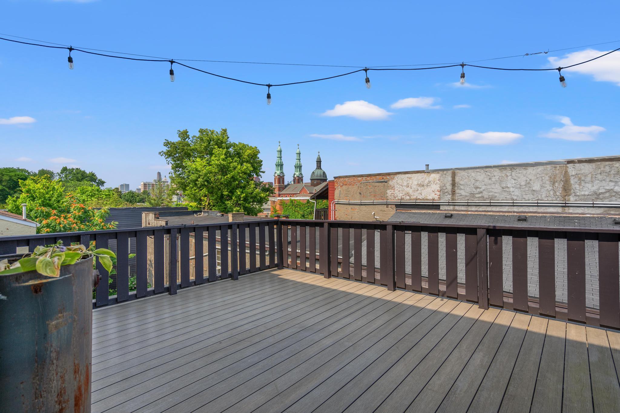 216-218 W Pike Street