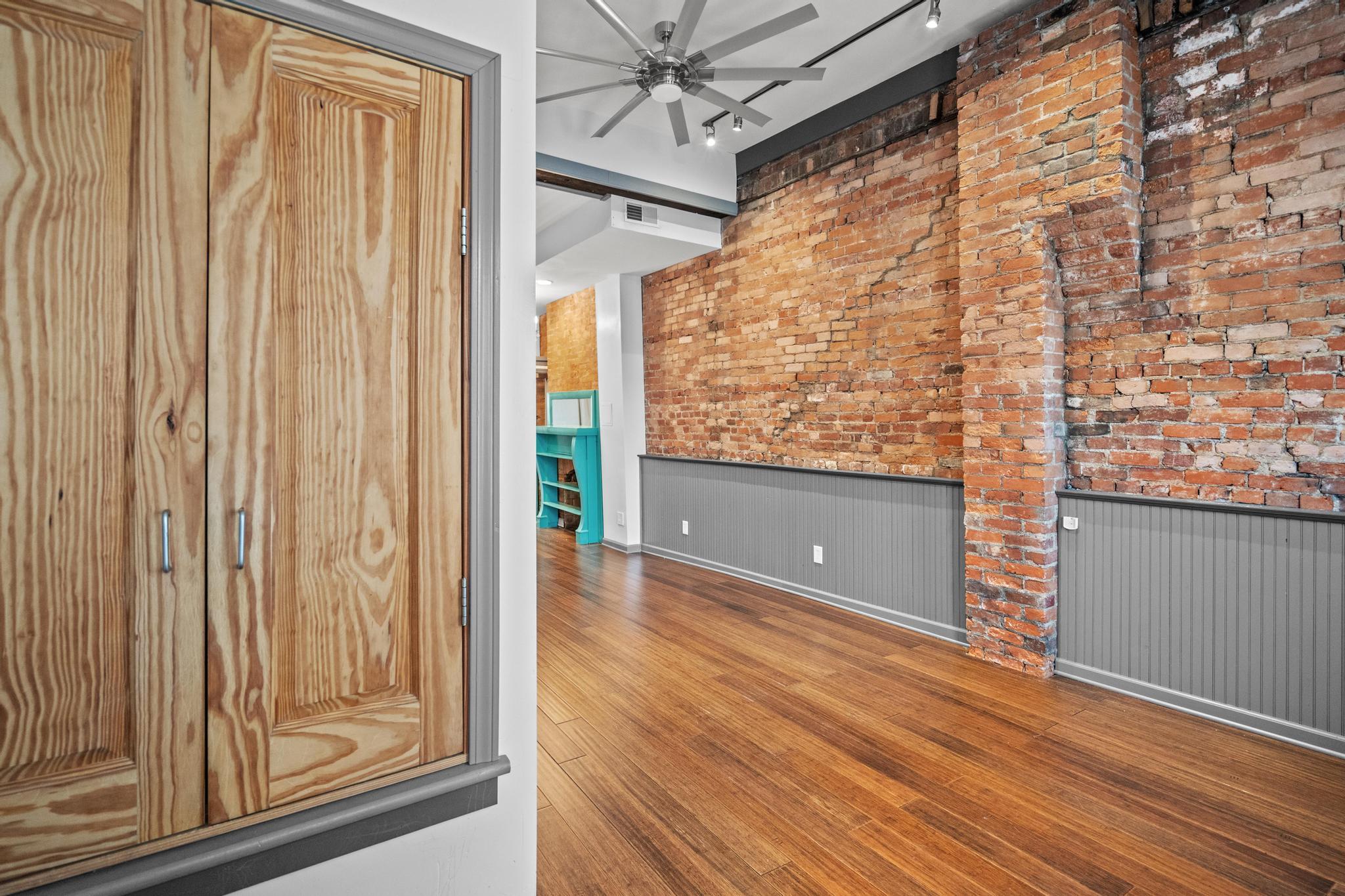 216-218 W Pike Street