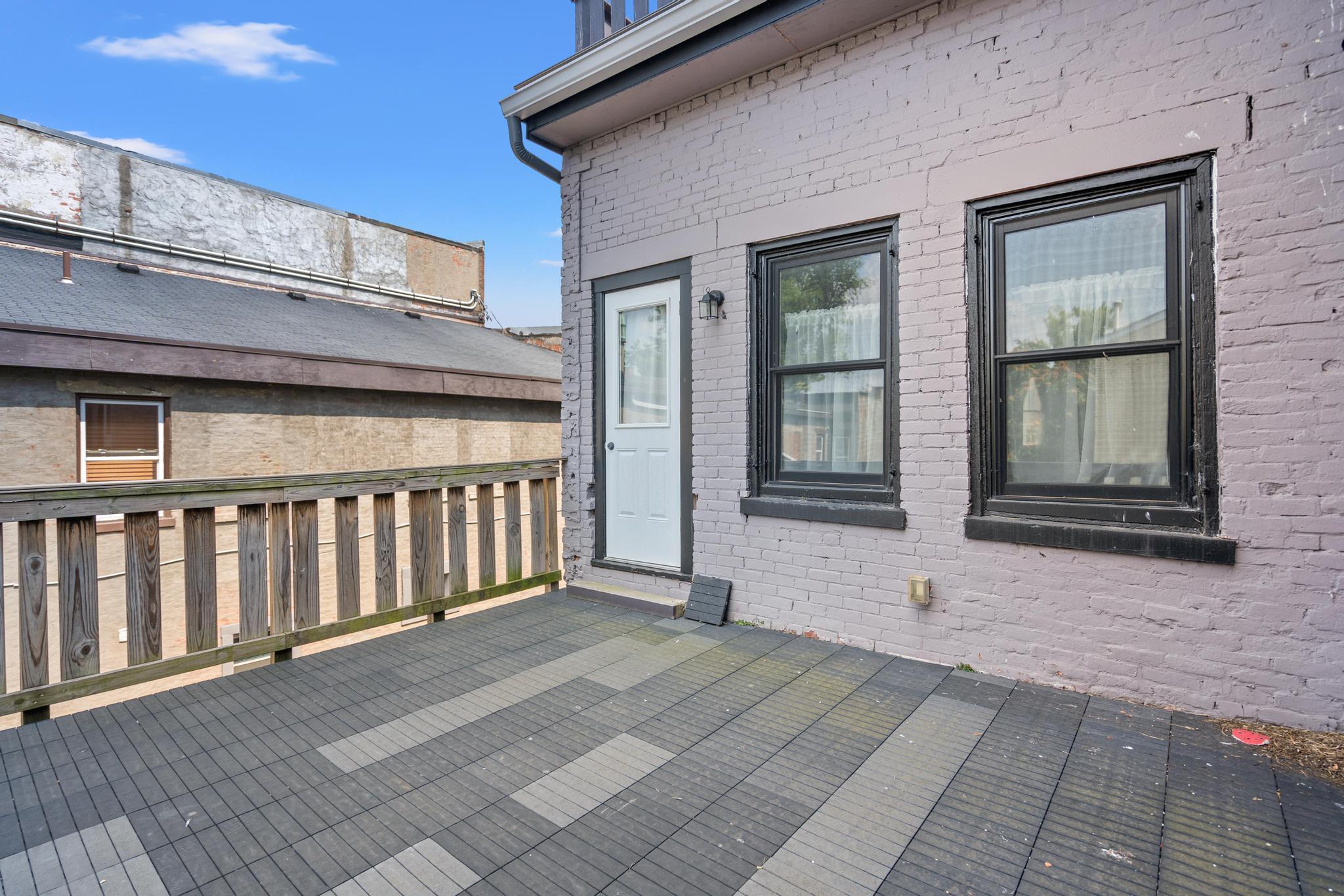 216-218 W Pike Street