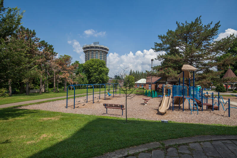 715 Willard Street, 2