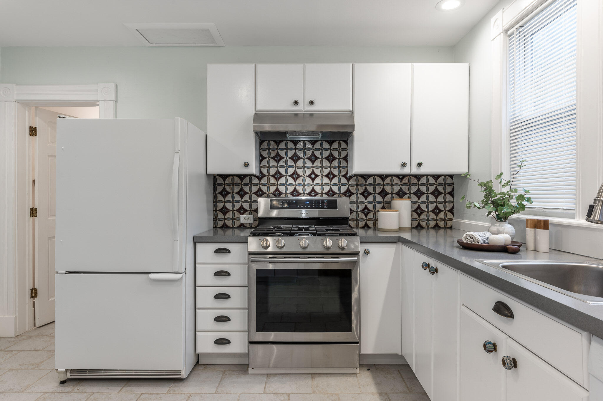 224 E 8th Street