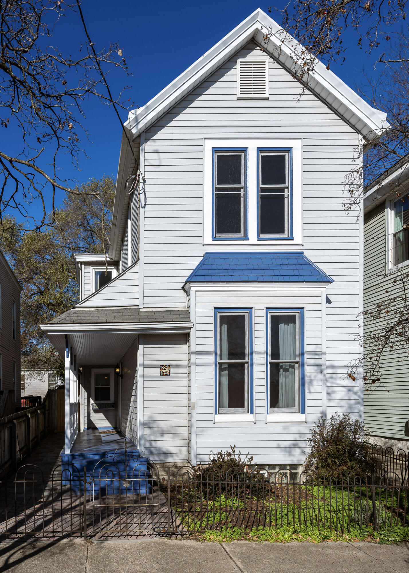224 E 8th Street