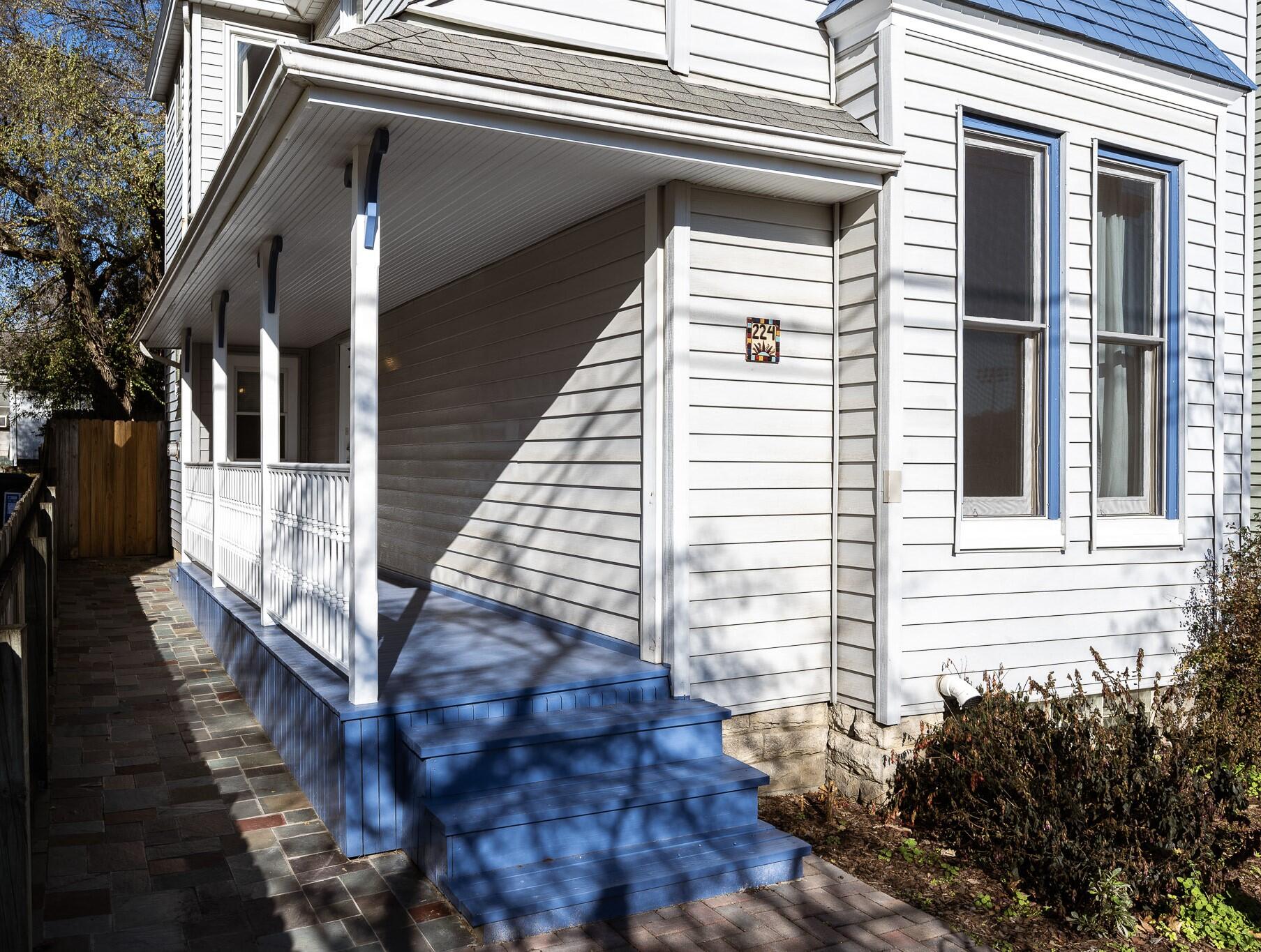 224 E 8th Street