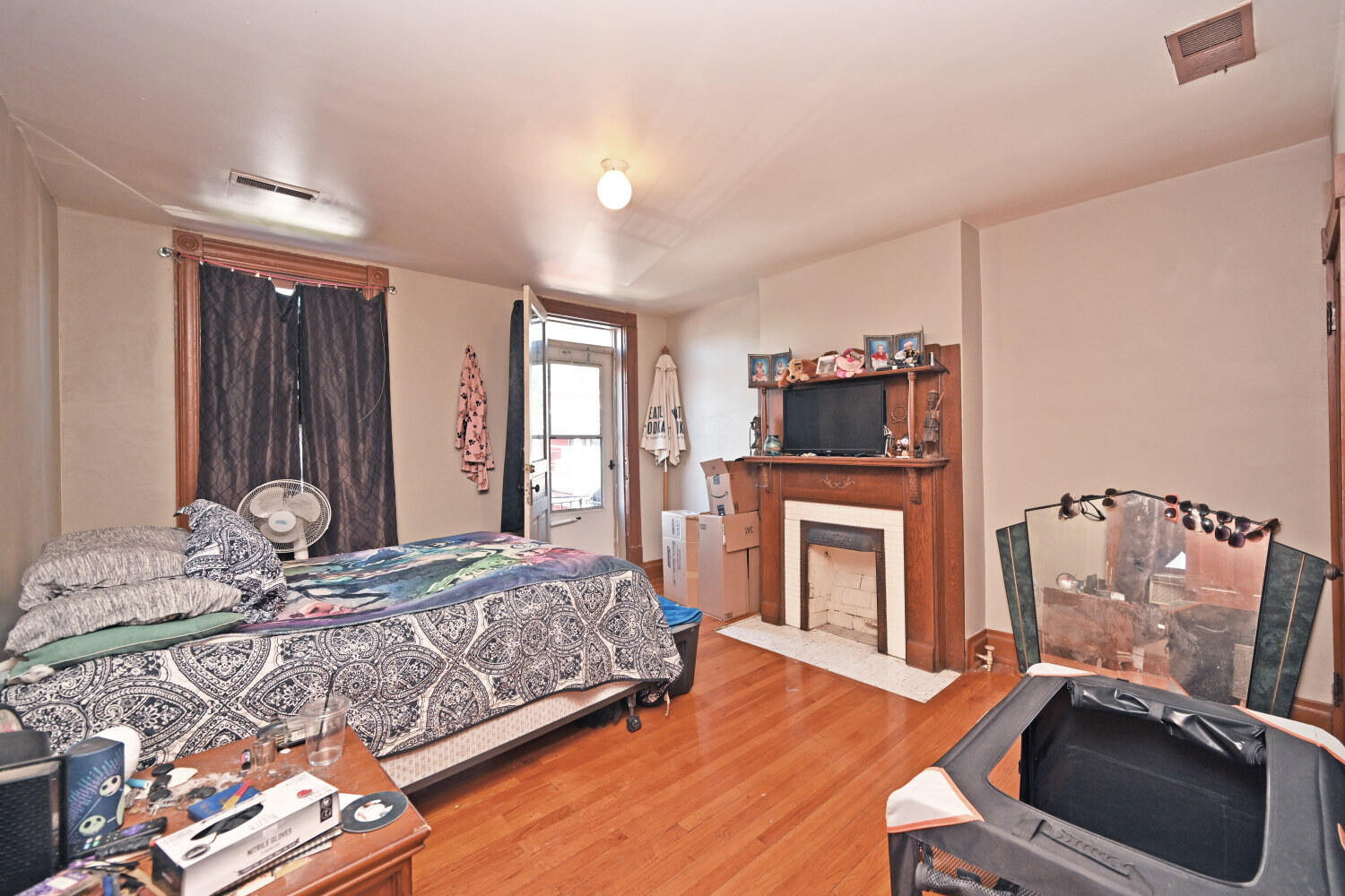 1811 Pearl Street, 13