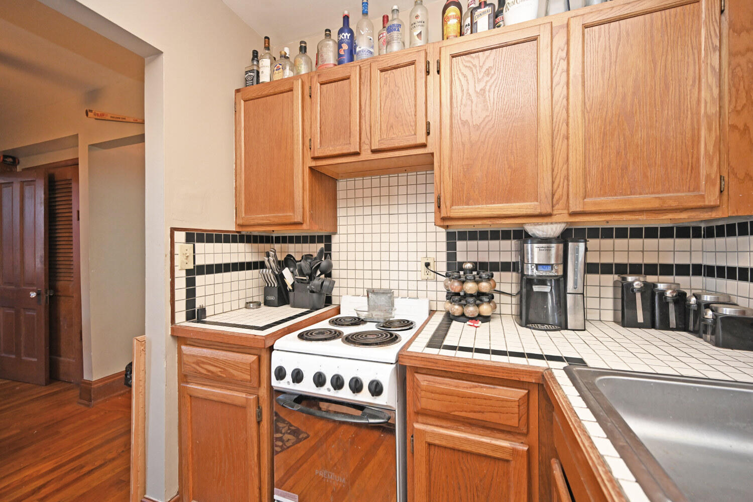 1811 Pearl Street, 13