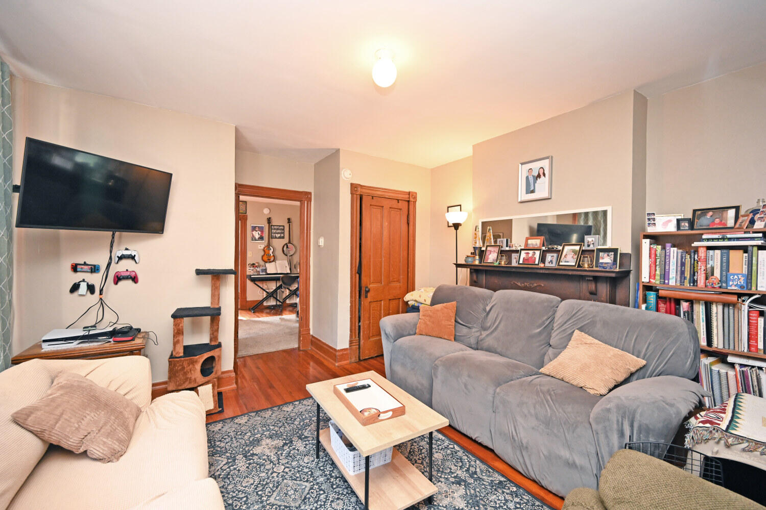 1811 Pearl Street, 13