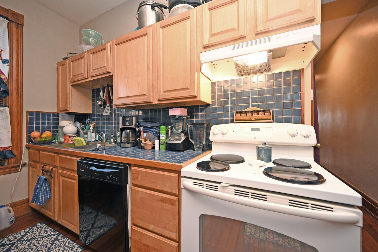 1811 Pearl Street, 13