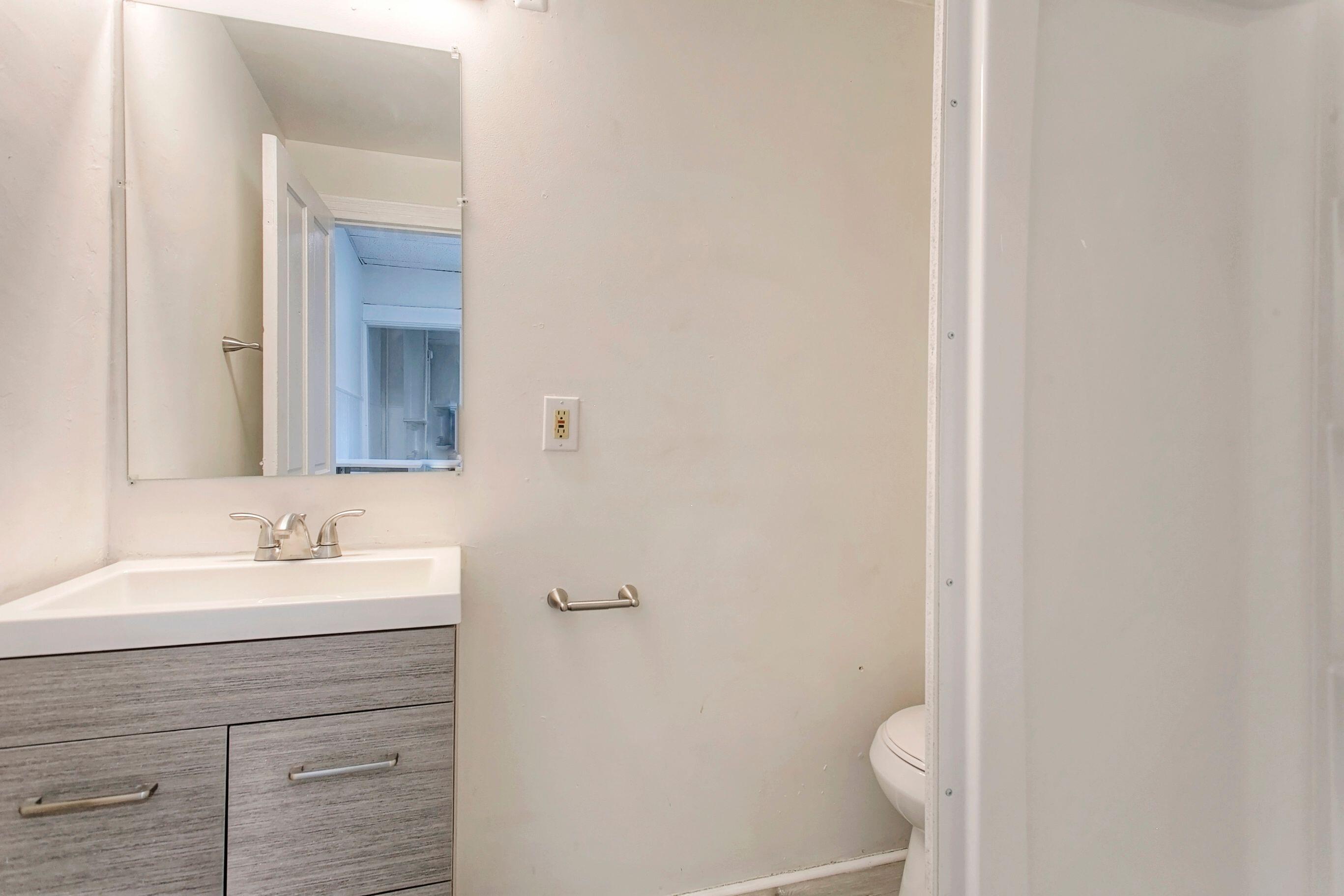 515 Sanford Street, 3