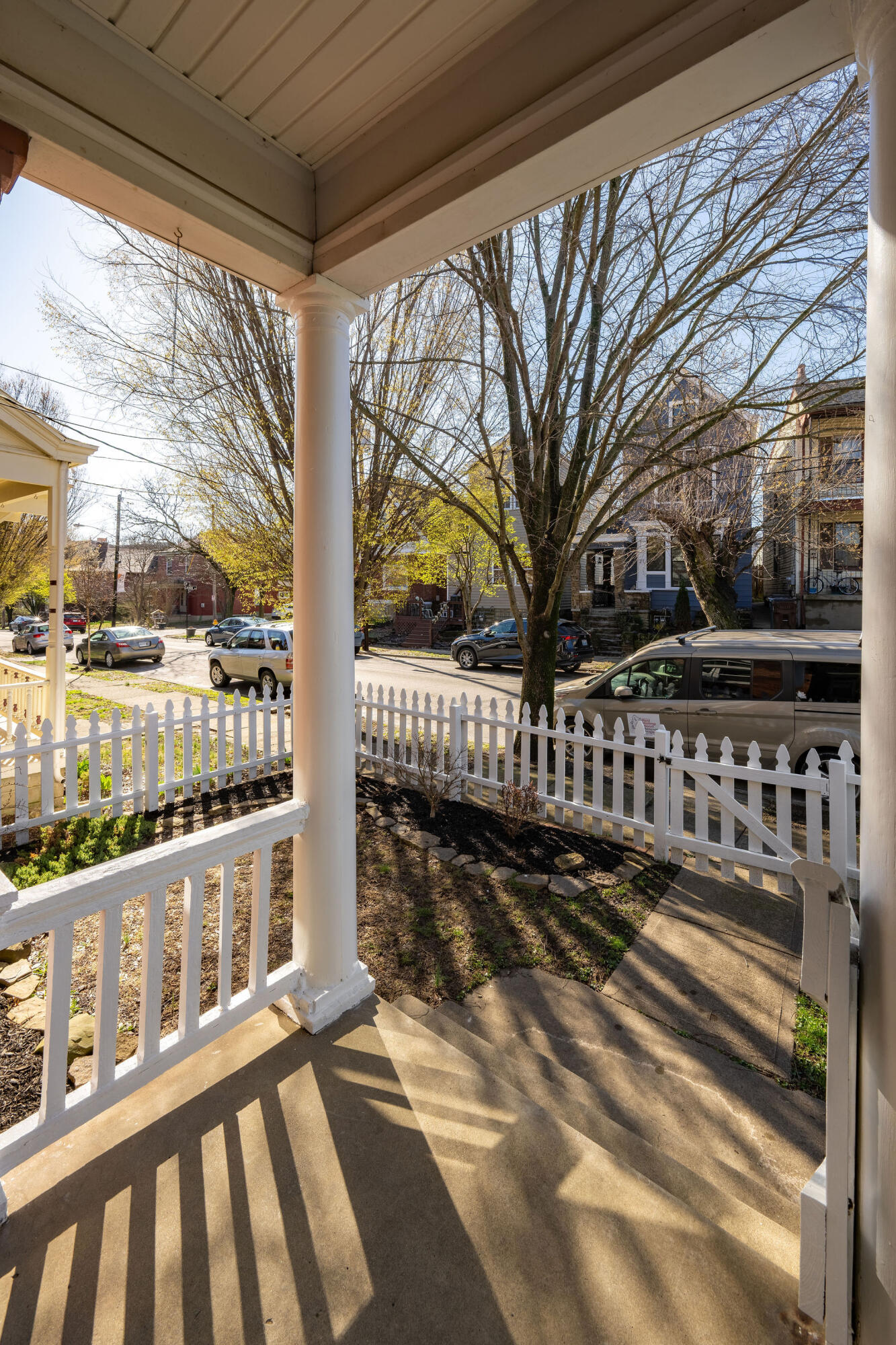 20 E 24 Street